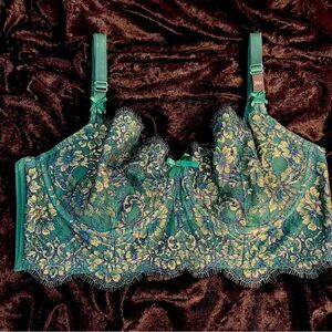 Victoria’s Secret 34D Bra NWT Dream Angels VS Push up w/out padding Emerald Gold